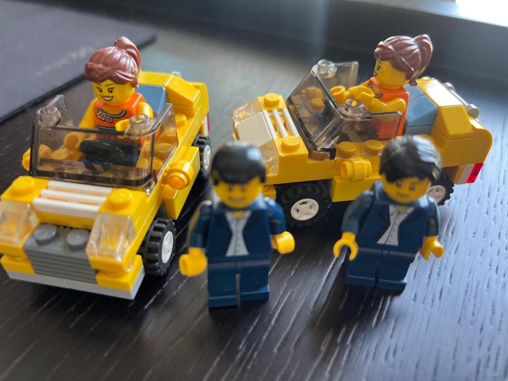 lego 31012 familiehuis 2x auto en poppetjes, Lego, Ophalen of Verzenden, Zo goed als nieuw, Minifiguur