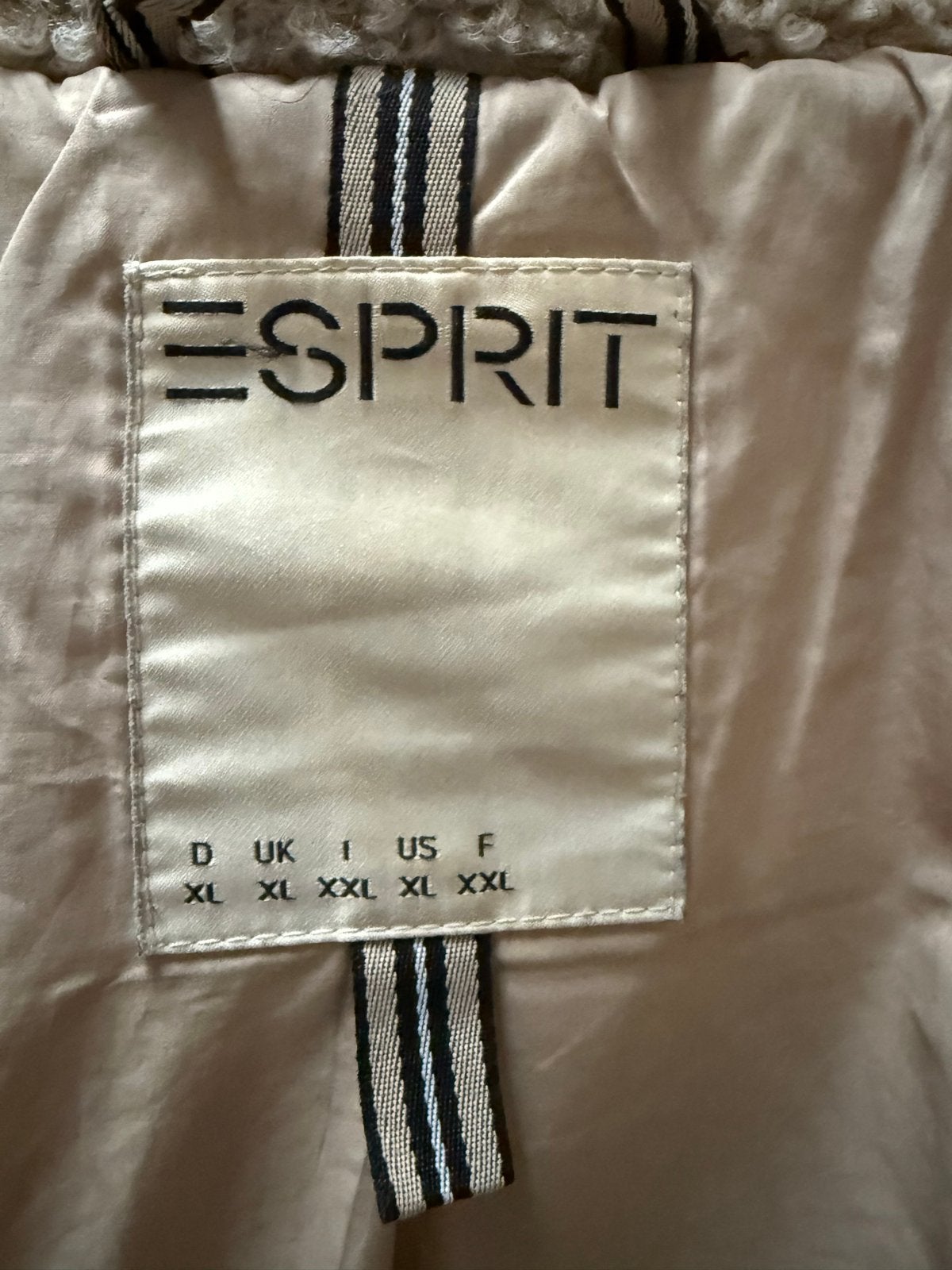 Esprit teddy jas met capuchon - Zo goed als nieuw, Kleding | Dames, Ophalen of Verzenden, Zo goed als nieuw, Maat 46/48 (XL) of groter