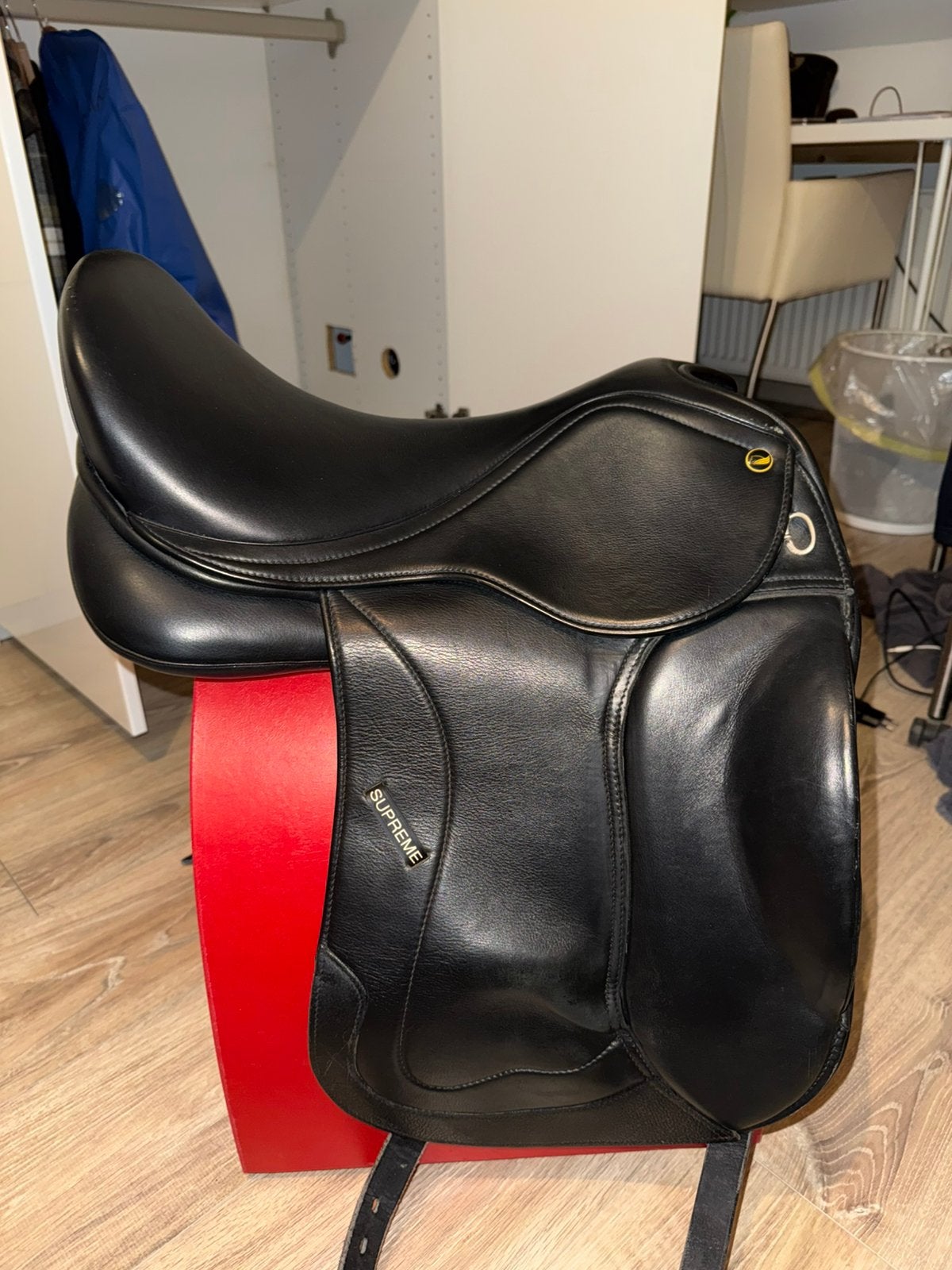 Dressuurzadel 17,5 inch, Dieren en Toebehoren, Ophalen, Zo goed als nieuw, Dressuur
