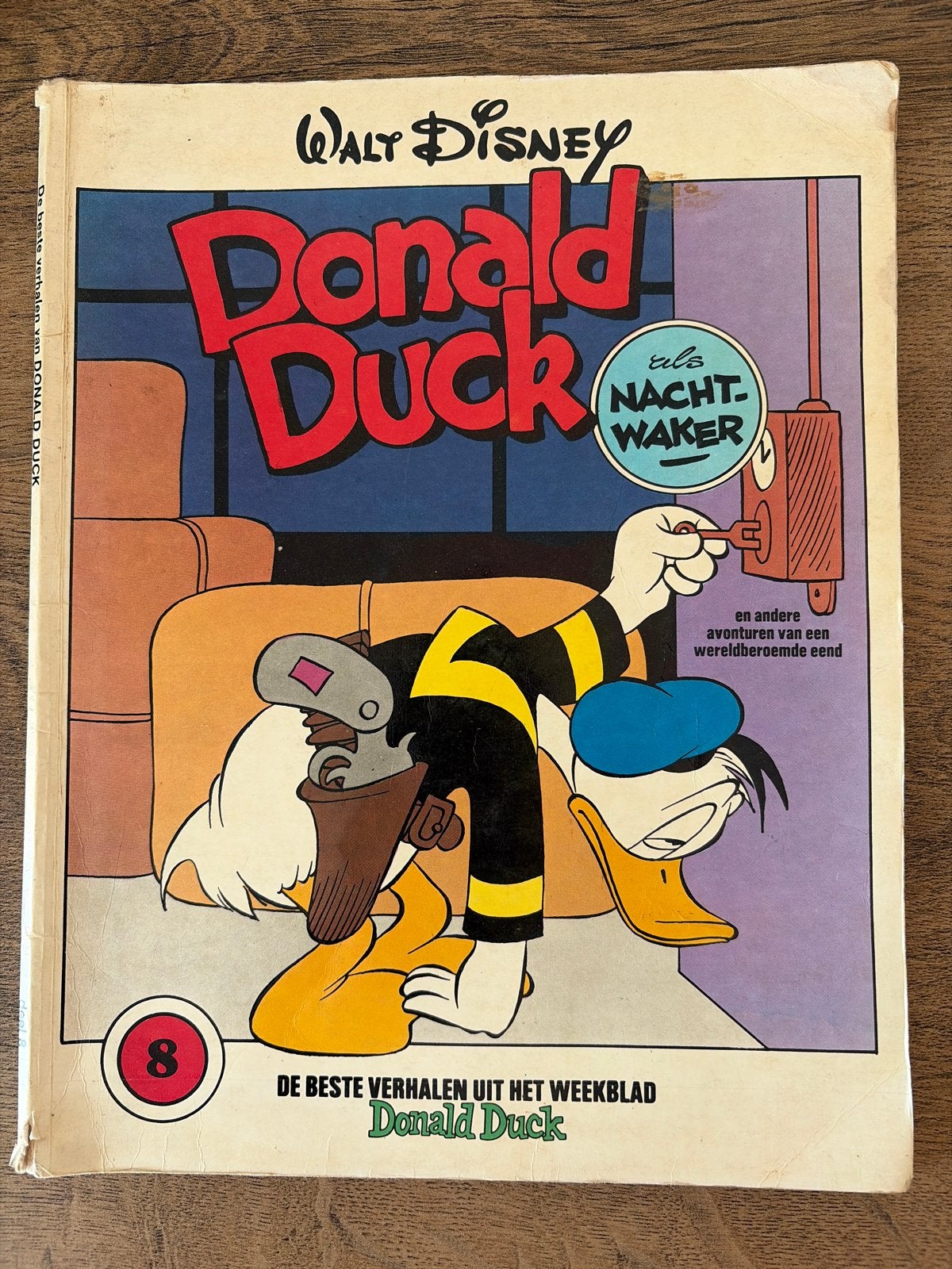 Donald Duck als Nachtwaker - De Beste Verhalen uit het Weekb, Eén stripboek, Ophalen of Verzenden, Gelezen