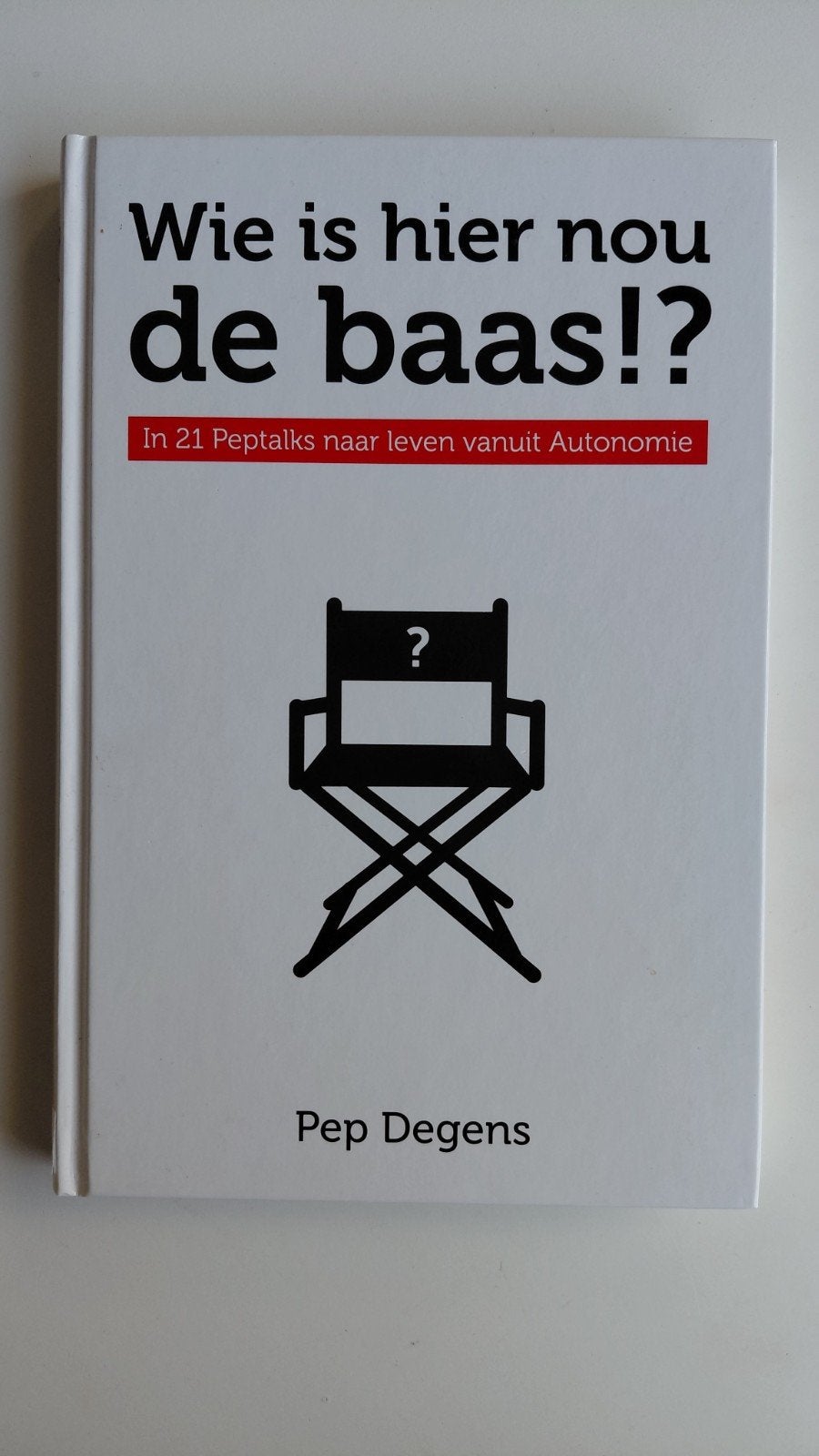 Pep Degens - Wie is hier nou de baas!?, Boeken, Ophalen of Verzenden, Zo goed als nieuw, Pep Degens