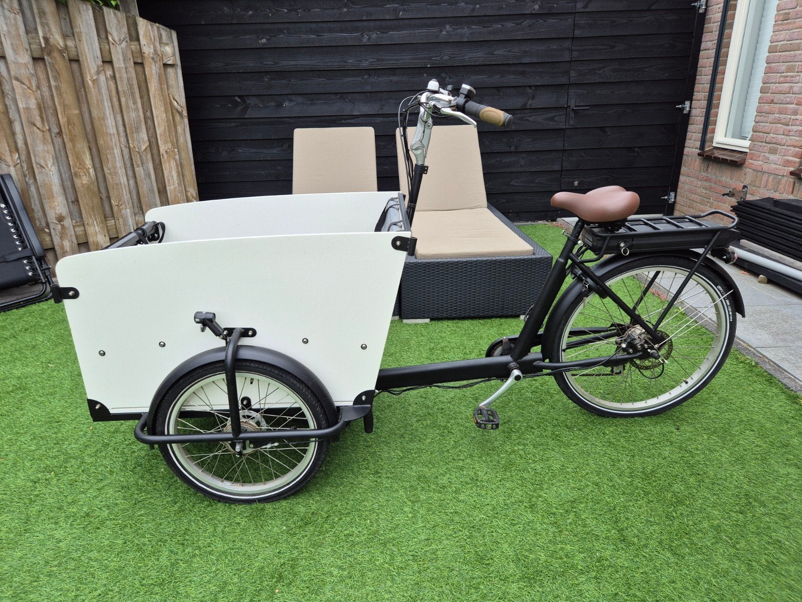 Elektrische bakfiets met 2 zitjes en gordels, Ophalen, Gebruikt