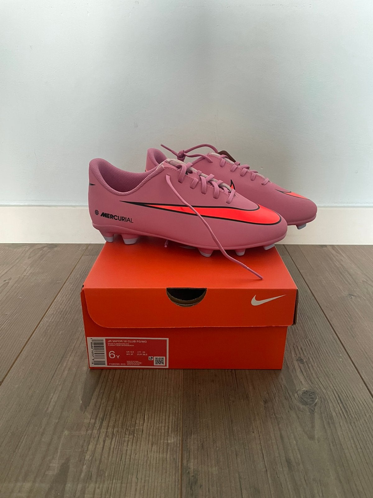 Nieuwe nike voetbalschoenen voor kinderen, Maat XS of kleiner, Schoenen, Nieuw, Ophalen of Verzenden