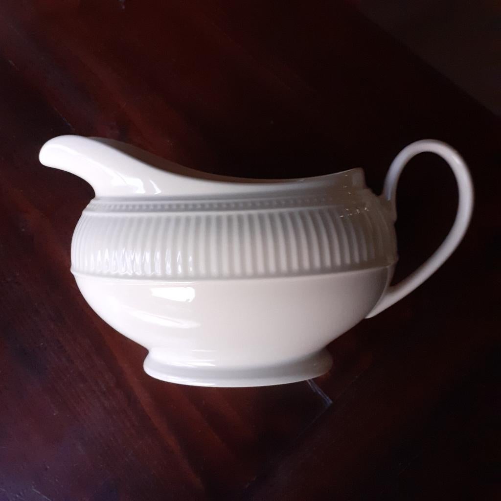 Wedgwood WINDSOR  jus/sauskom puntgaaf, Ophalen of Verzenden, Zo goed als nieuw, Kom(men), Wedgwood