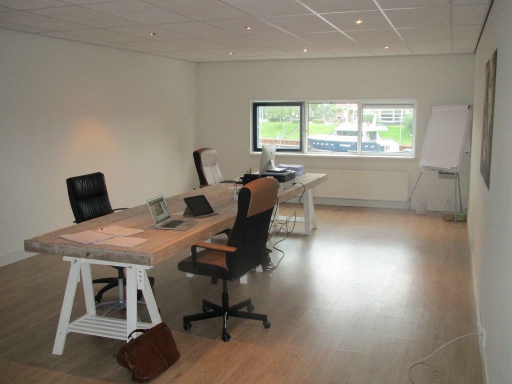 Kantoor van 50 m2 met uitzicht op de Haven van Huizen !, 50 m², Huur, Kantoorruimte