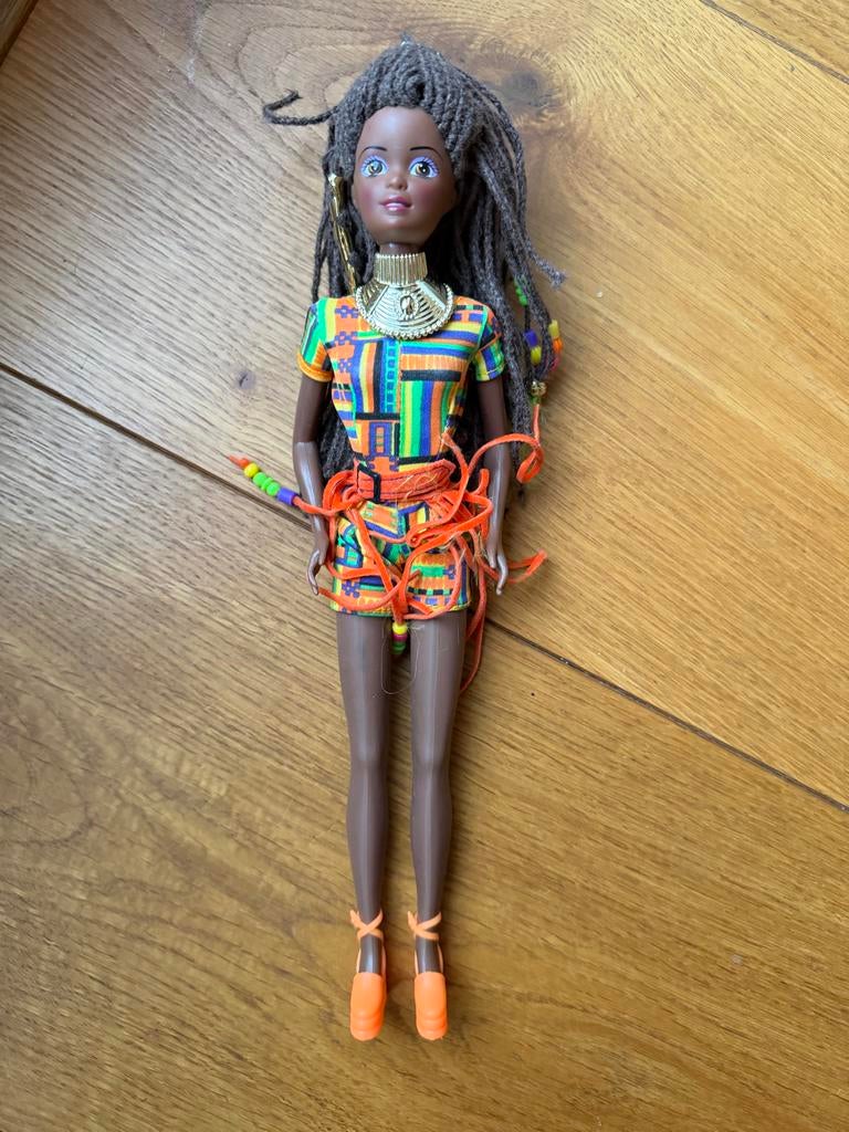 Vintage Sindy Imani Crimp & Bead 3 Pop (1993), Kinderen en Baby's, Speelgoed | Poppen, Gebruikt, Barbie, Ophalen of Verzenden