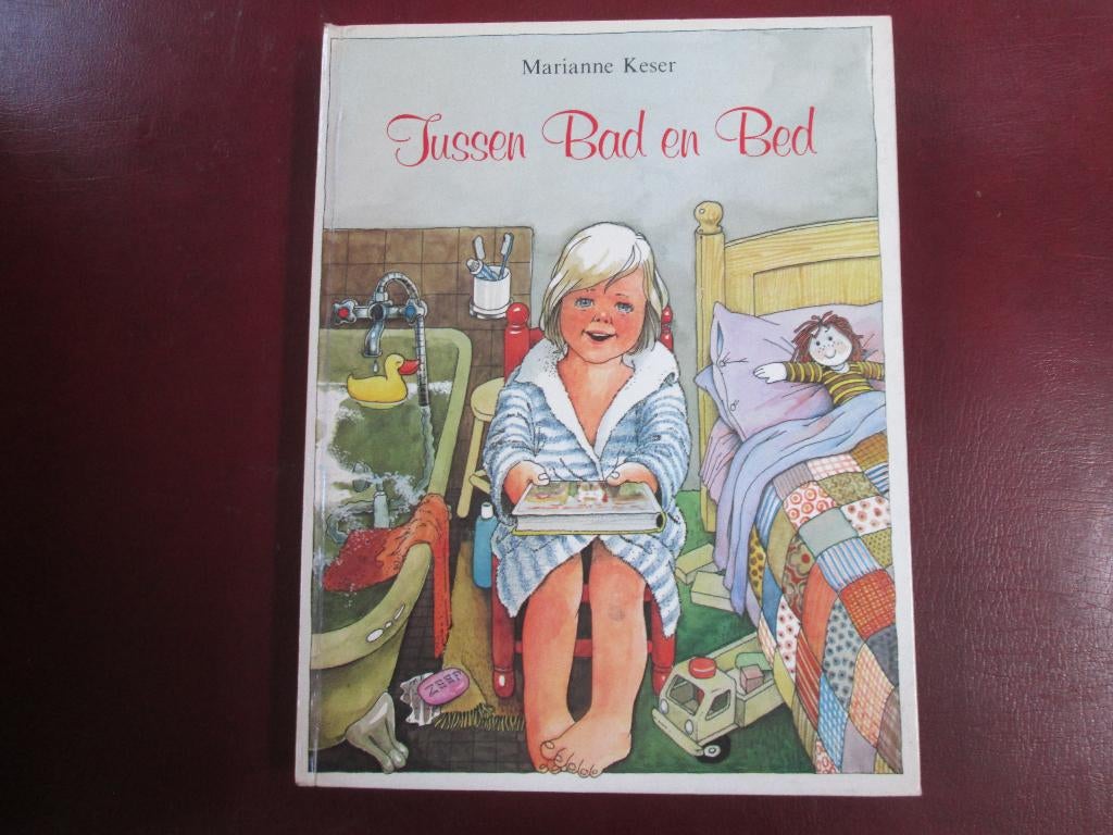 Tussen Bad en Bed, door Marianne Keser, Ophalen of Verzenden, Zo goed als nieuw, Fictie