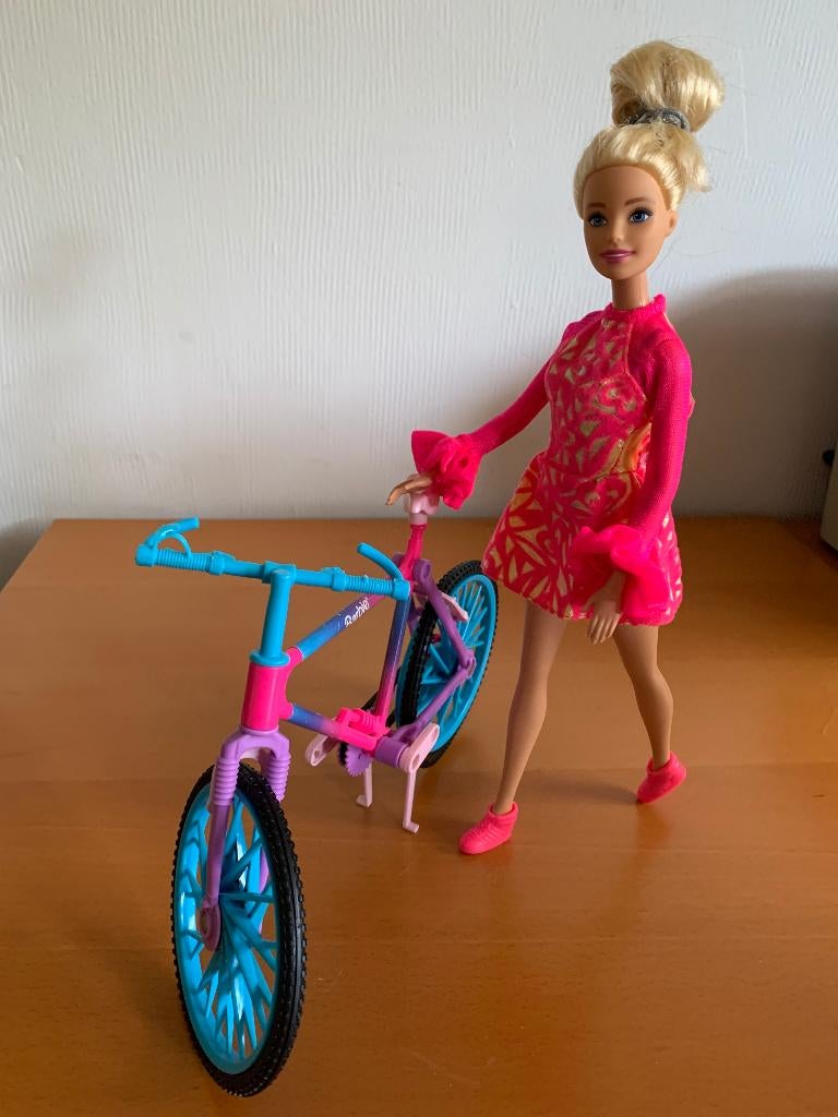 Barbie met fiets, Kinderen en Baby's, Speelgoed | Poppen, Ophalen of Verzenden, Gebruikt, Barbie