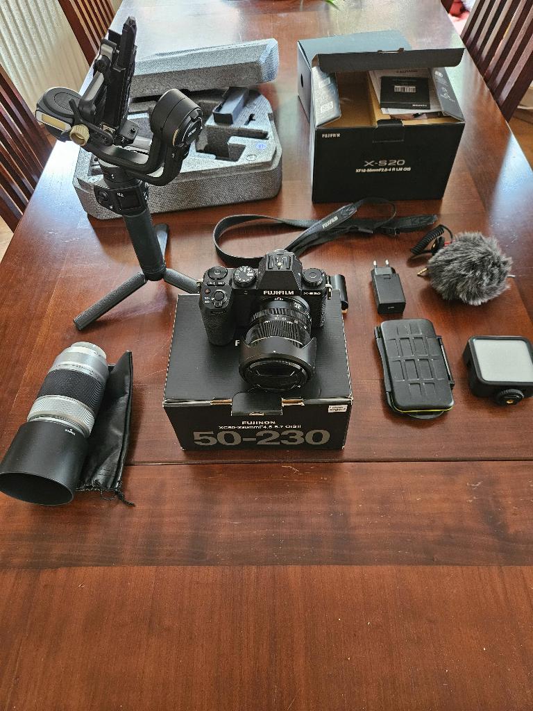 Fujifilm X-S20 met gimball en accesoires | Camera kit set, Audio, Tv en Foto, Fotocamera's Digitaal, Ophalen, Zo goed als nieuw