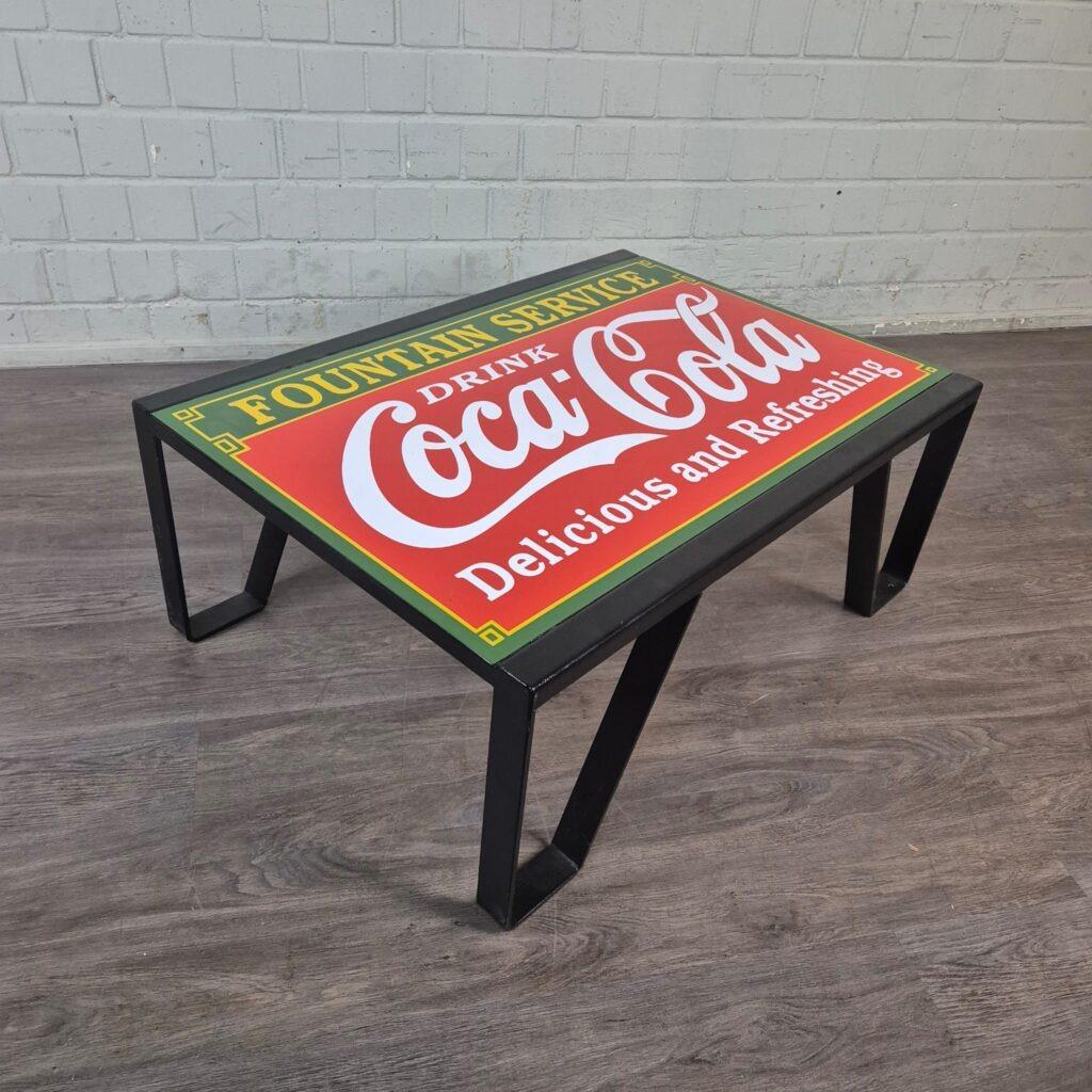 26648 Salontafel Emaille Coca-Cola 1,40 m x 0,72 m, 50 tot 100 cm, Nieuw, Metaal, Industrieel