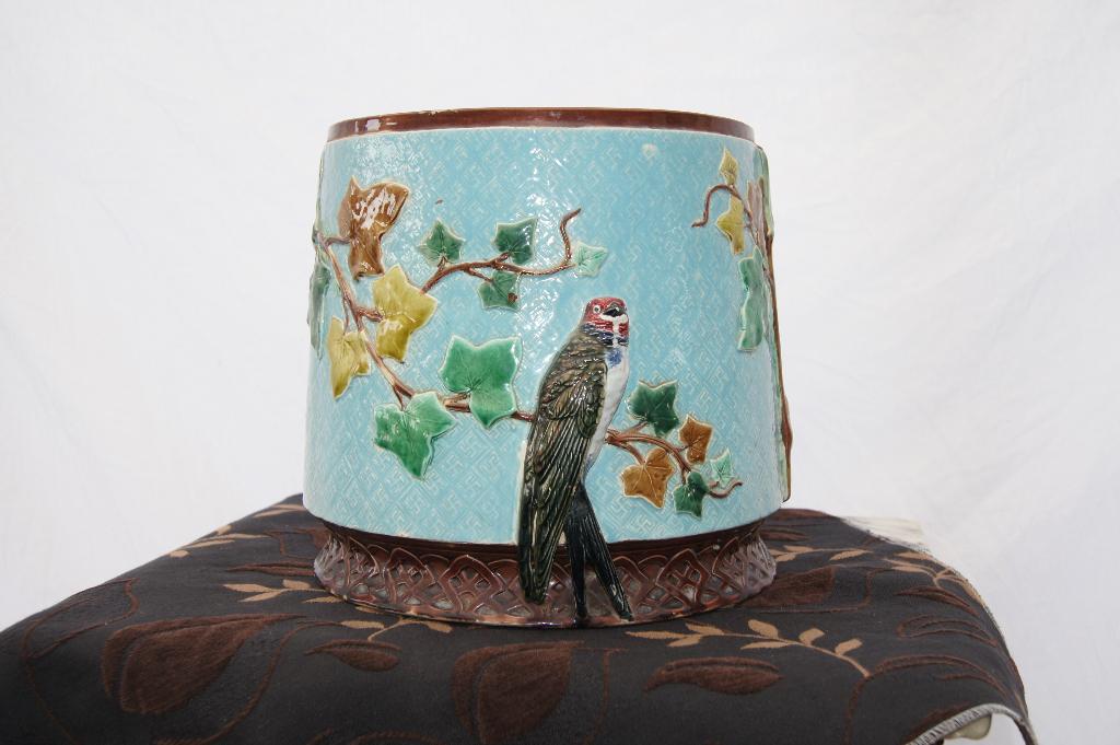 Majolica bloempot    (19e eeuw, Ophalen of Verzenden