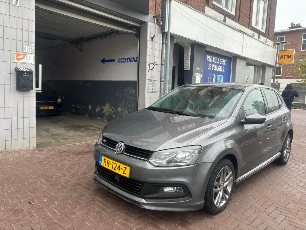 Volkswagen Polo 1.2 TSI  R-line 2016 Grijs metalic kleur, Auto's, Volkswagen, 4 cilinders, Alcantara, Bedrijf, Handgeschakeld