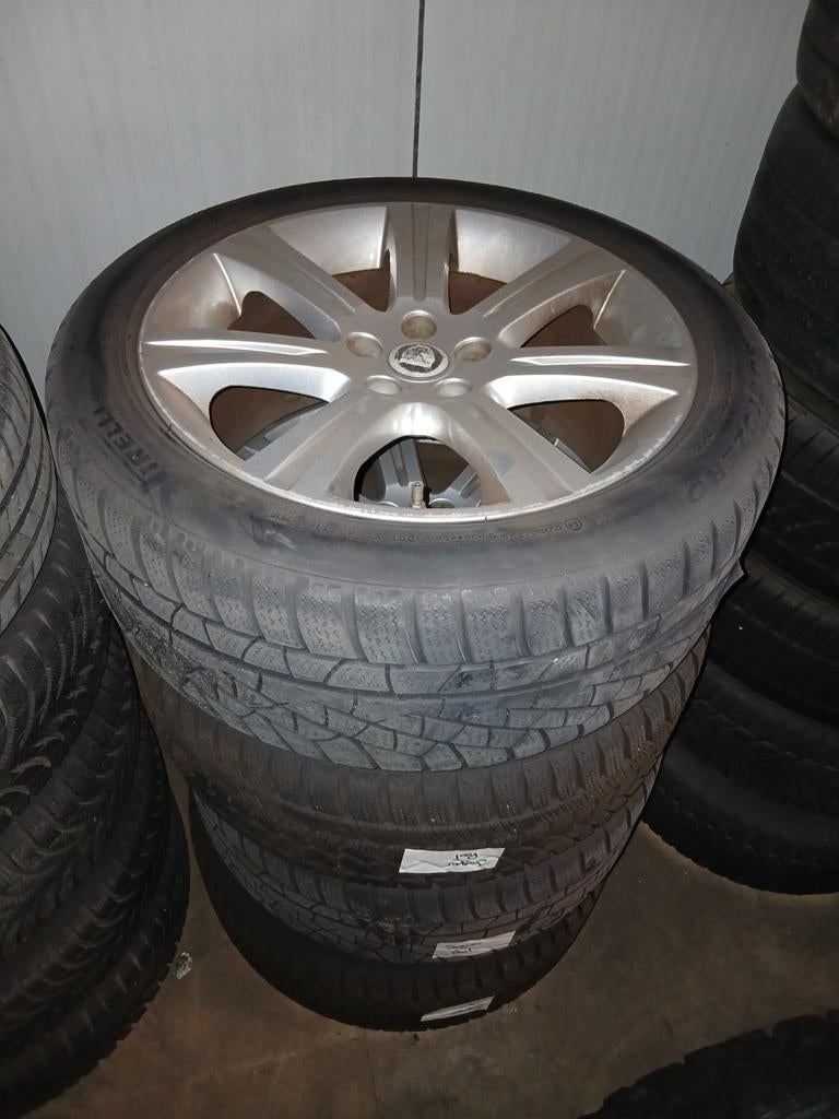 Winterbanden. Met velg jaguar model xf. 245 45 18, Auto-onderdelen, Ophalen, 18 inch, 245 mm, Winterbanden