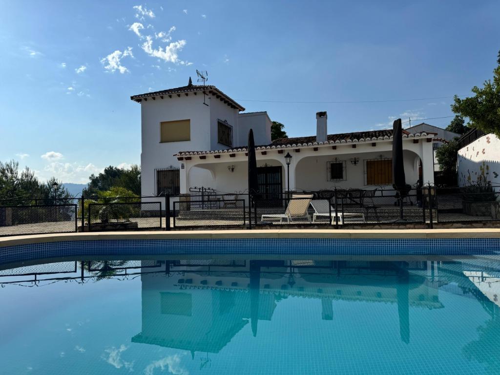 vrijstaand vakantiehuis in Spanje met zwembad, tot 8pers., Vakantie, 8 personen, 4 of meer slaapkamers, Open haard, Landelijk