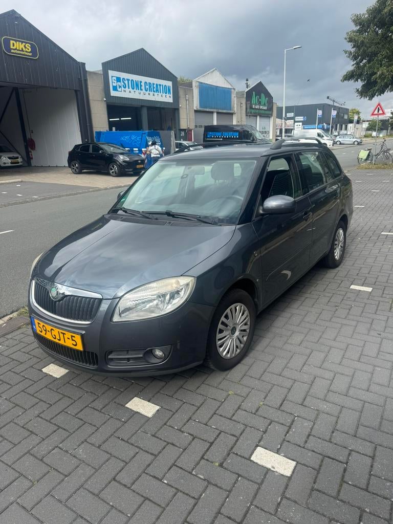 Skoda Fabia 1.4 16V 63KW Combi 2008 Grijs, Auto's, Voorwielaandrijving, 4 cilinders, Origineel Nederlands, Stationwagon