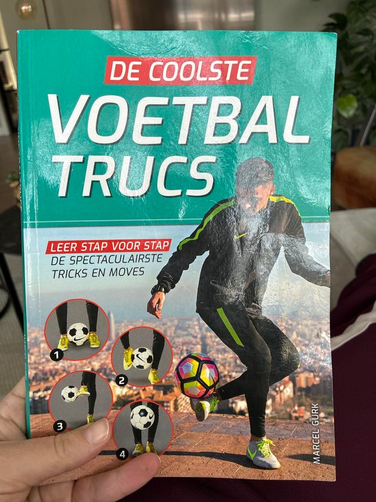 De Coolste Voetbaltrucs - Marcel Gurk, Ophalen of Verzenden, Zo goed als nieuw, Balsport