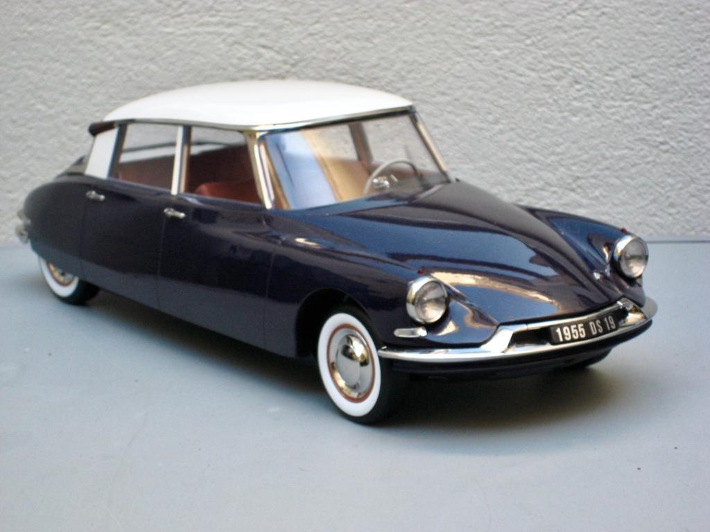 Citroen DS 19 1955 Aubergine met Champagne dak Norev 1:12, Hobby en Vrije tijd, Modelauto's | 1:5 tot 1:12, Nieuw, Auto, 1:9 t/m 1:12