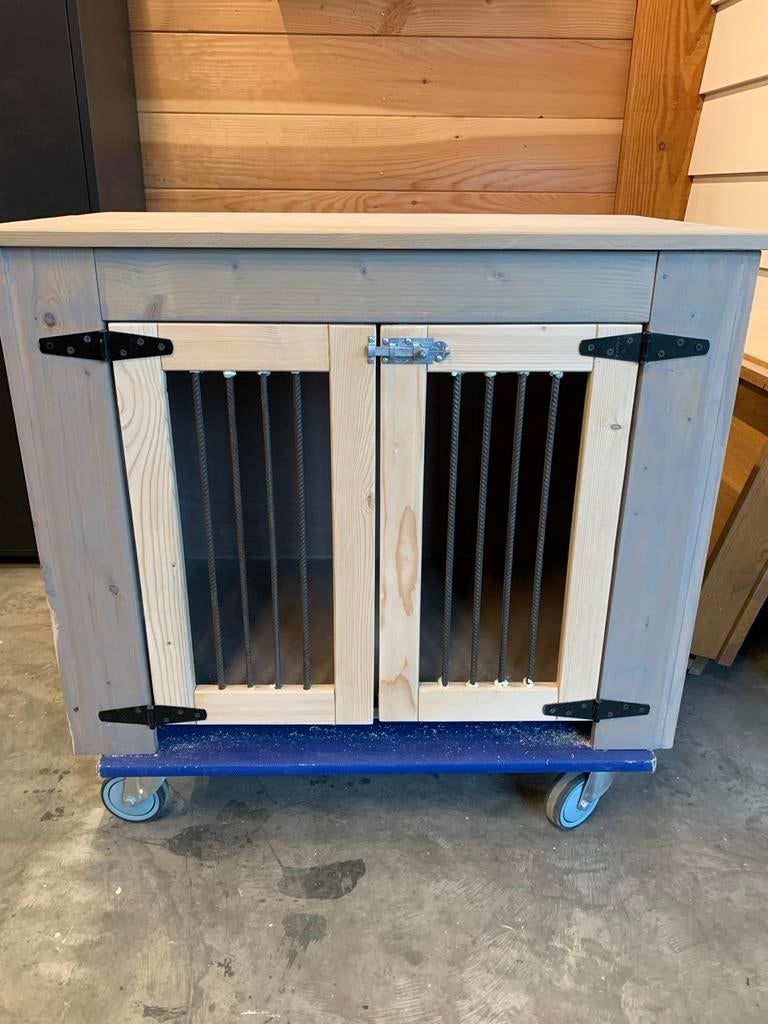 Houten bench voor hond, Dieren en Toebehoren, Ophalen, 65 tot 100 cm, Hondenhok, Zo goed als nieuw