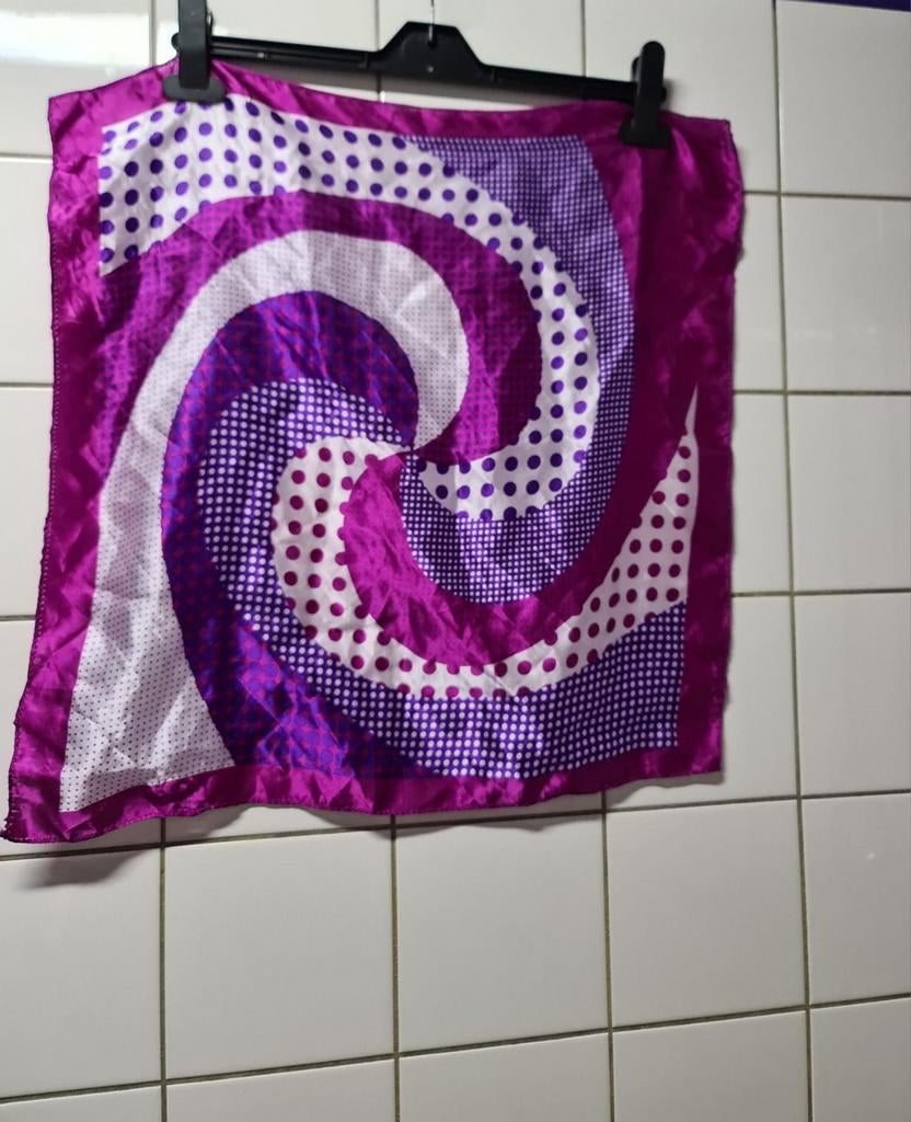 Mooie Elegante vierkante sjaal met sierlijk design - ZGAN, Kleding | Dames, Onbekend, Verzenden, Zo goed als nieuw, One size fits all