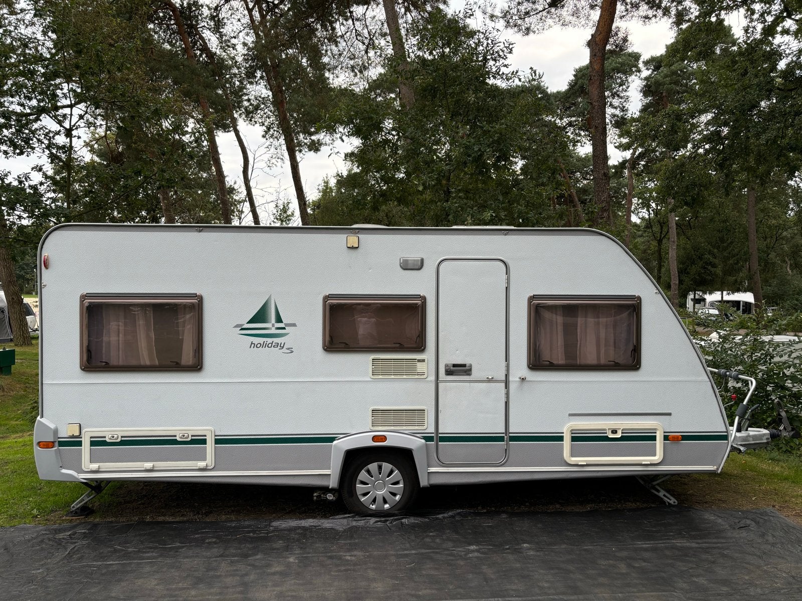 Eifelland Holiday 500 met Dorema voortent en luifel. BJ 2006, Rondzit, Omvormbare zithoek, 5 tot 6 meter, 1000 - 1250 kg