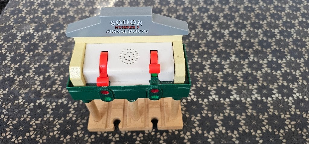 Thomas de trein Hout Spoorseinhuis, Kinderen en Baby's, Speelgoed | Thomas de Trein, Ophalen of Verzenden, Zo goed als nieuw