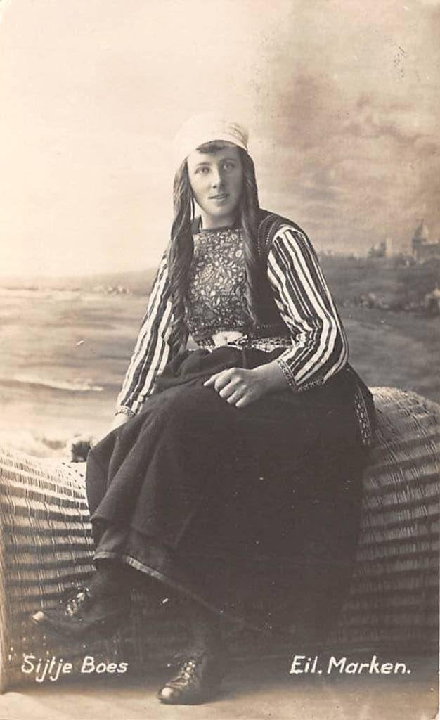 Marken Sijtje Boes in haar jonge jaren, Ophalen of Verzenden, 1920 tot 1940, Gelopen, Noord-Holland