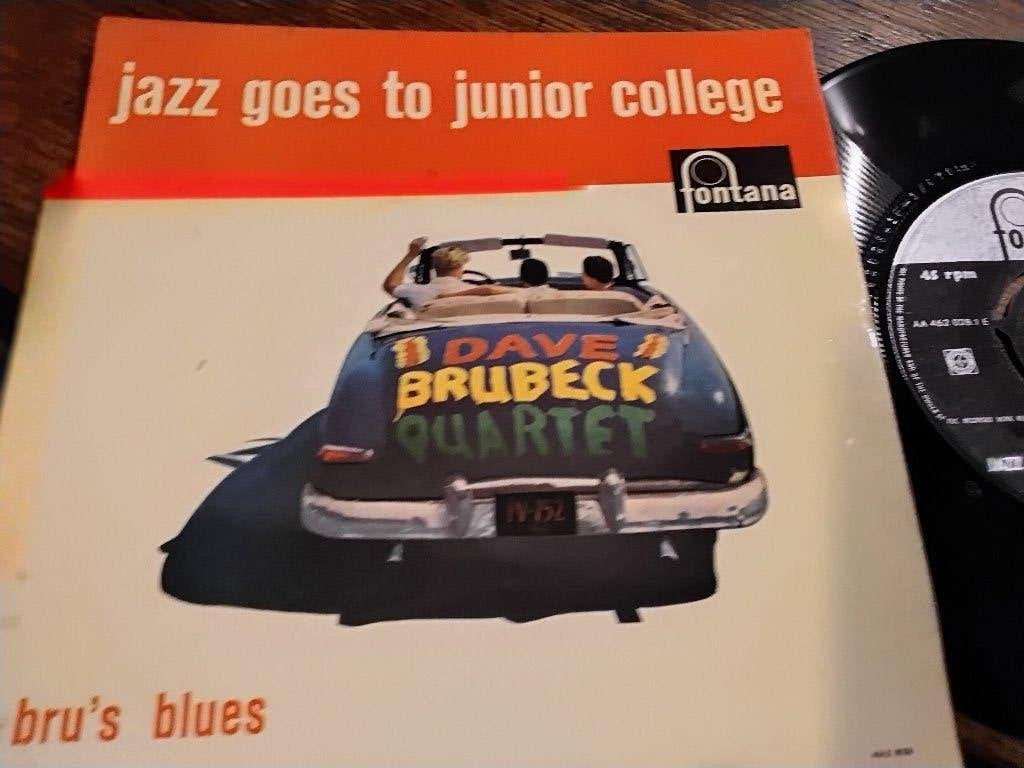 Dave Brubeck  Goes To Junior College Fontana  7" 45 RPM 1957, Gebruikt, 7 inch, Ophalen of Verzenden, Overige typen