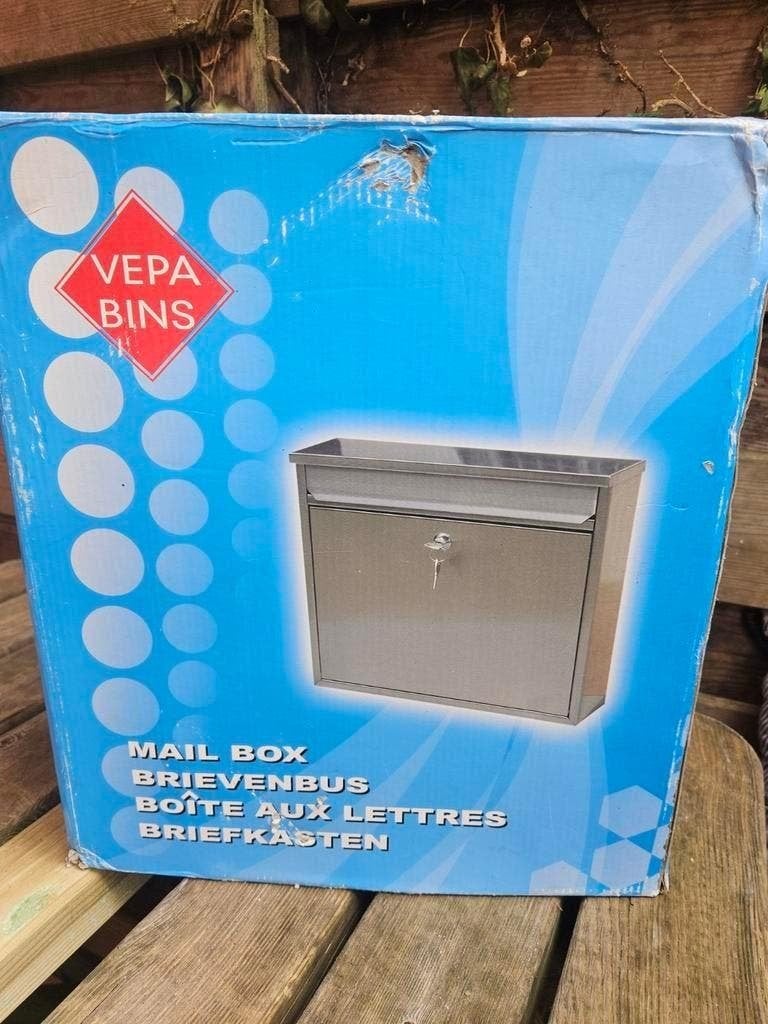 Wall mounted mailbox Granadan V-Part RVS nieuw in doos., Tuin en Terras, Brievenbussen, Ophalen of Verzenden, Nieuw, Rvs