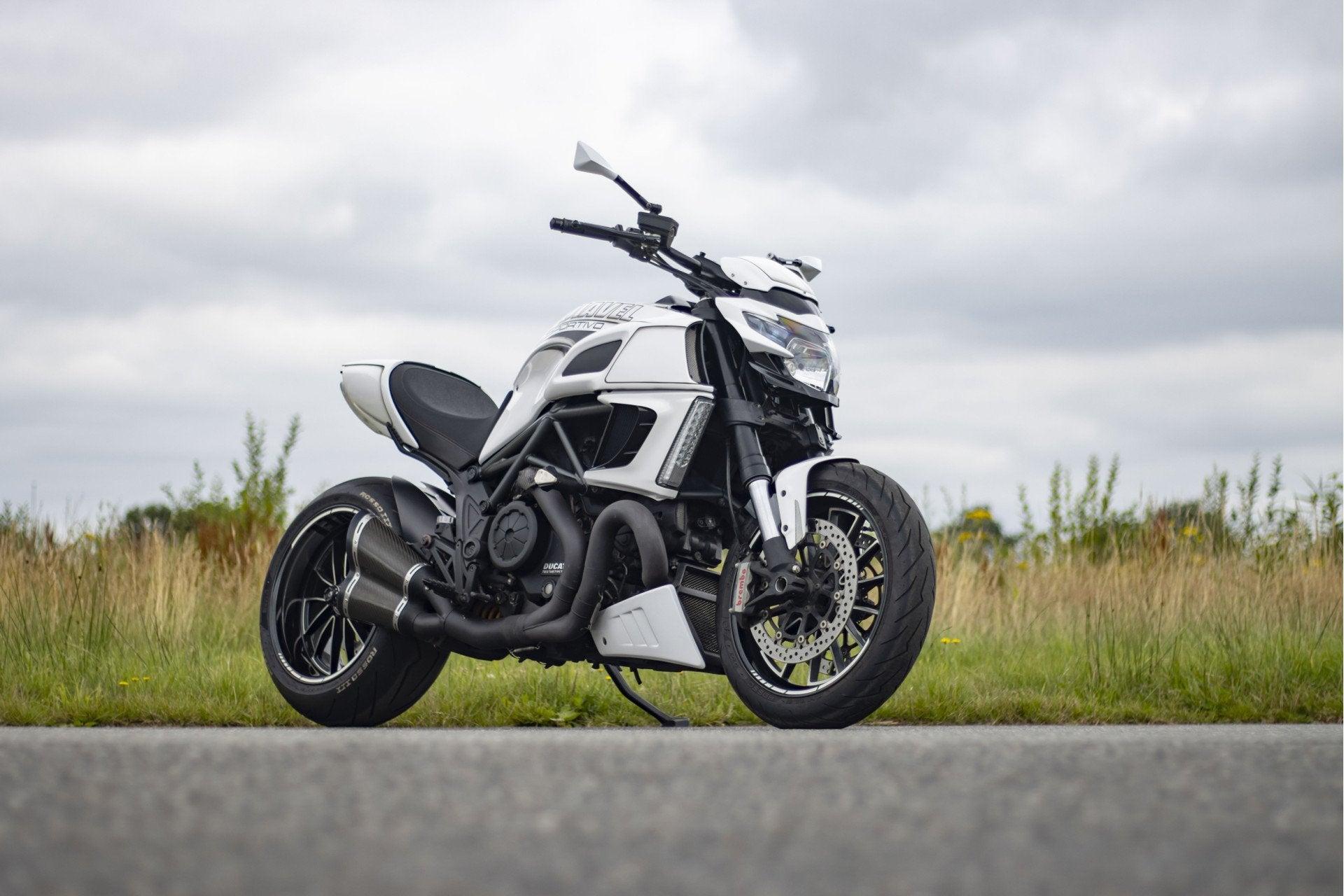 Ducati Diavel ABS | Customized (bj 2011), Info@hwexclusive.com, A. Einsteinlaan                             31
9615TE  KOLHAM                  , NL