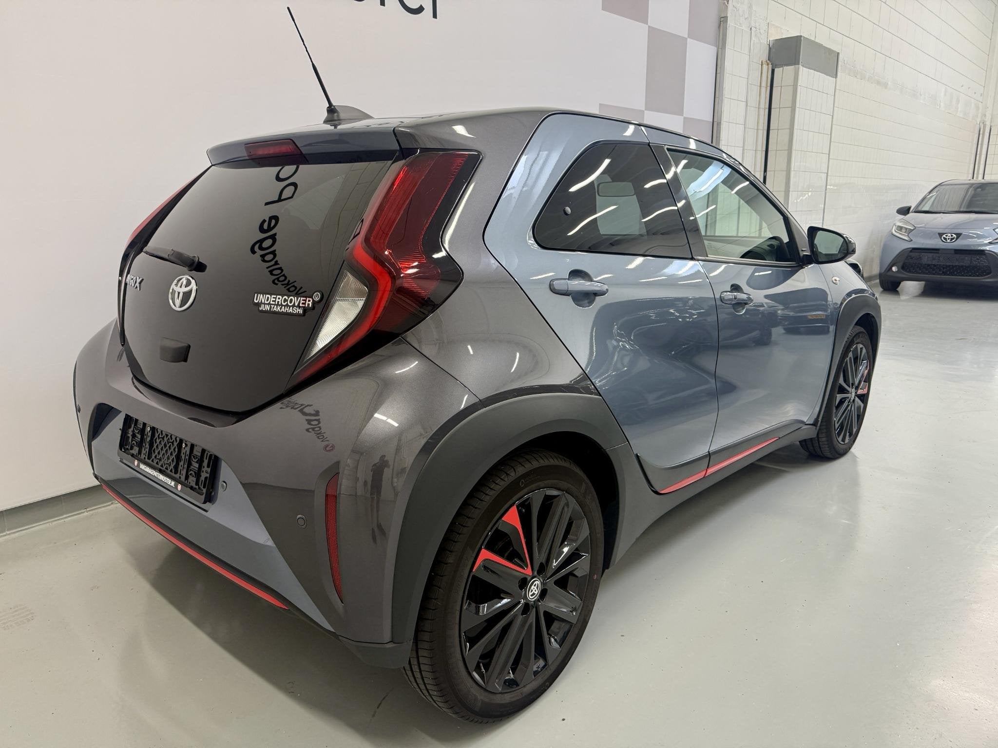 Toyota Aygo X 1.0 VVT-i S-CVT Undercover Edition / 18'' LMV, 12 maanden, Gebruikt, Euro 6, Overige kleuren