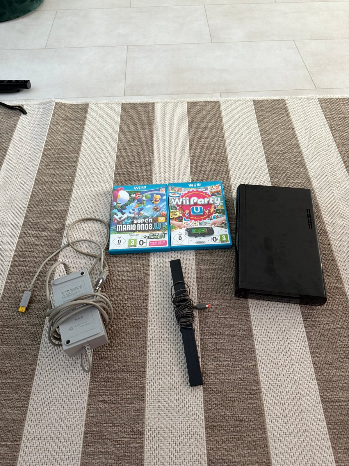 Wii U + 2 games, Spelcomputers en Games, Ophalen of Verzenden, Zo goed als nieuw