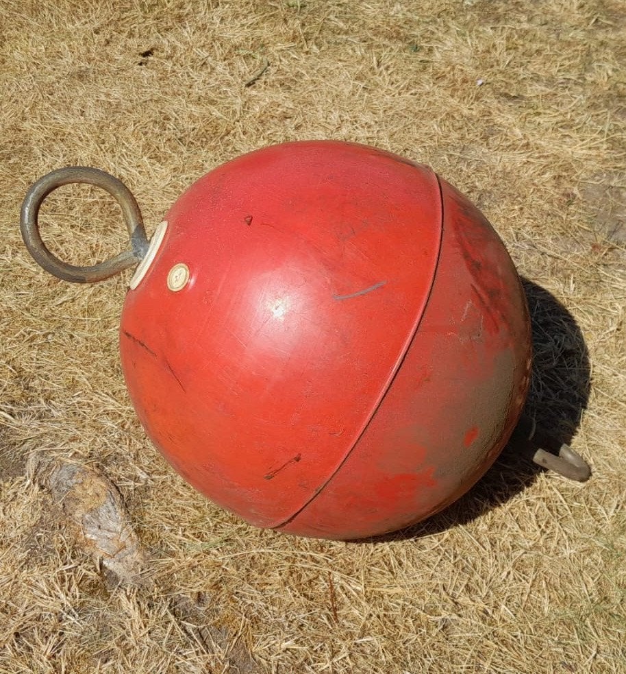 Oude grote boei, drijver met metalen haken, Ophalen of Verzenden, Gebruikt, Kaart, Foto of Prent