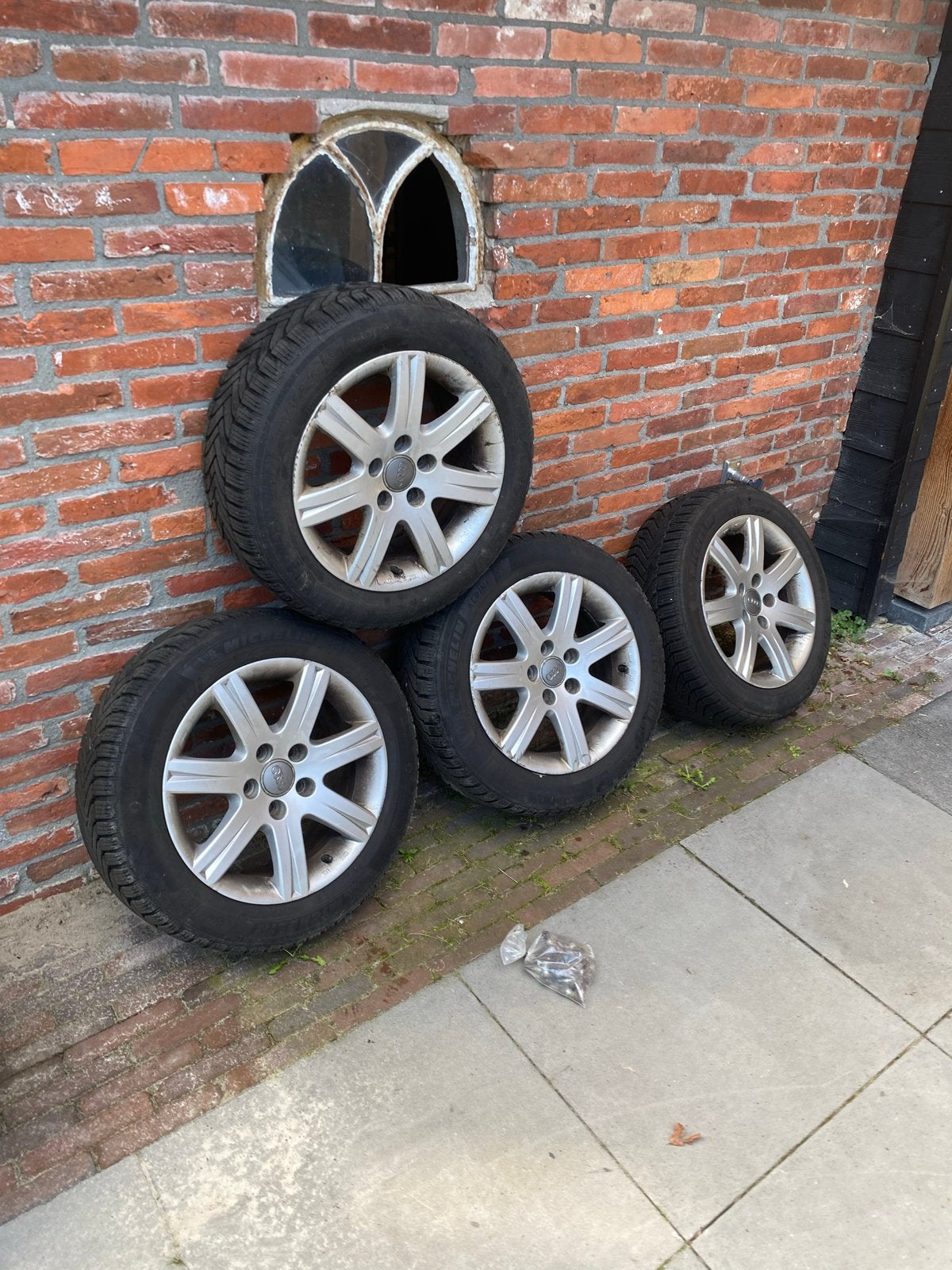 Originele 16” Audi velgen met Michelin winterbanden, Ophalen, Gebruikt, 16 inch, Banden en Velgen