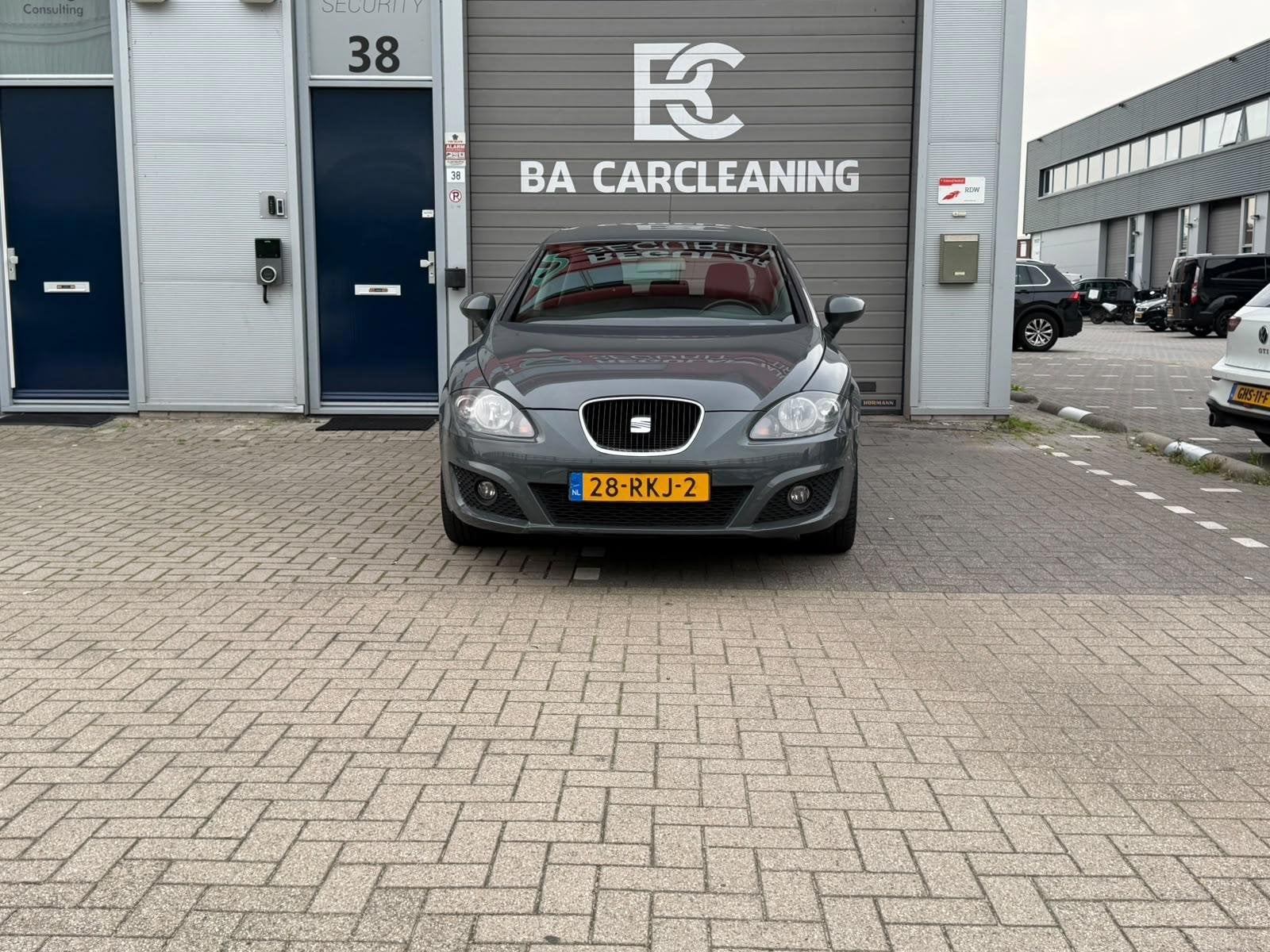 Seat Leon 1.8 TFSI Style | Automaat | Scherm | Cruise, Euro 5, Gebruikt, 680 kg, 4 cilinders