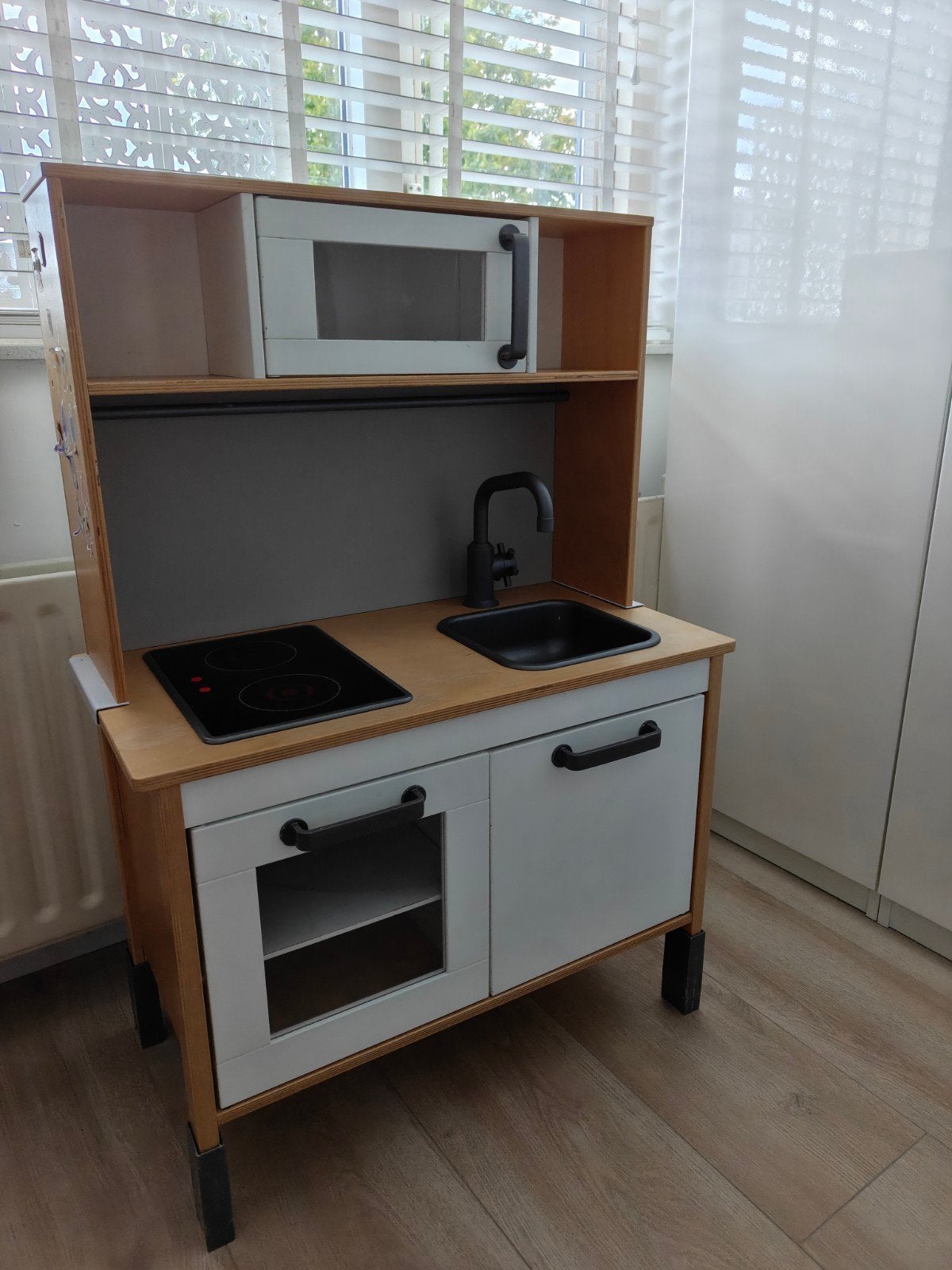 IKEA DUKTIG Speelkeuken met magnetron en kookplaat, Ophalen, Zo goed als nieuw, Hout, Speelkeuken