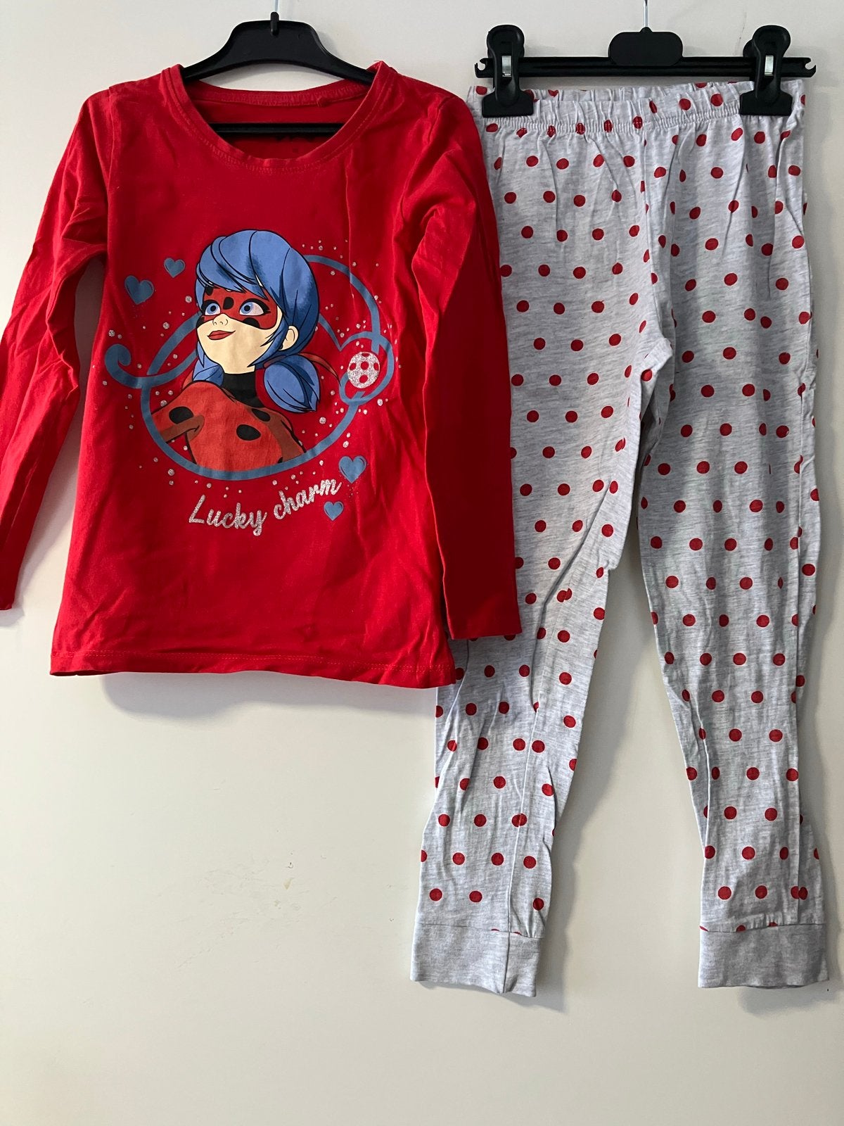 Miraculous Ladybug Pyjama Set - Maat 122, Ophalen of Verzenden, Zo goed als nieuw, Meisje, Nacht- of Onderkleding