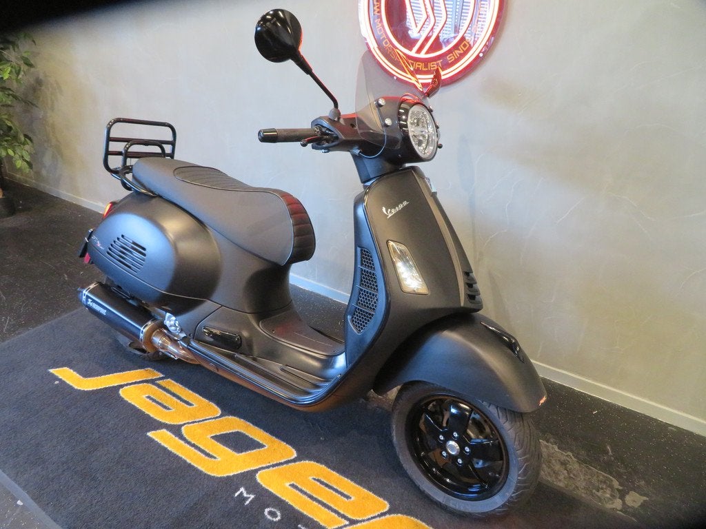 Piaggio VESPA GTS 300 AKRA (bj 2020), Bedrijf, Scooter