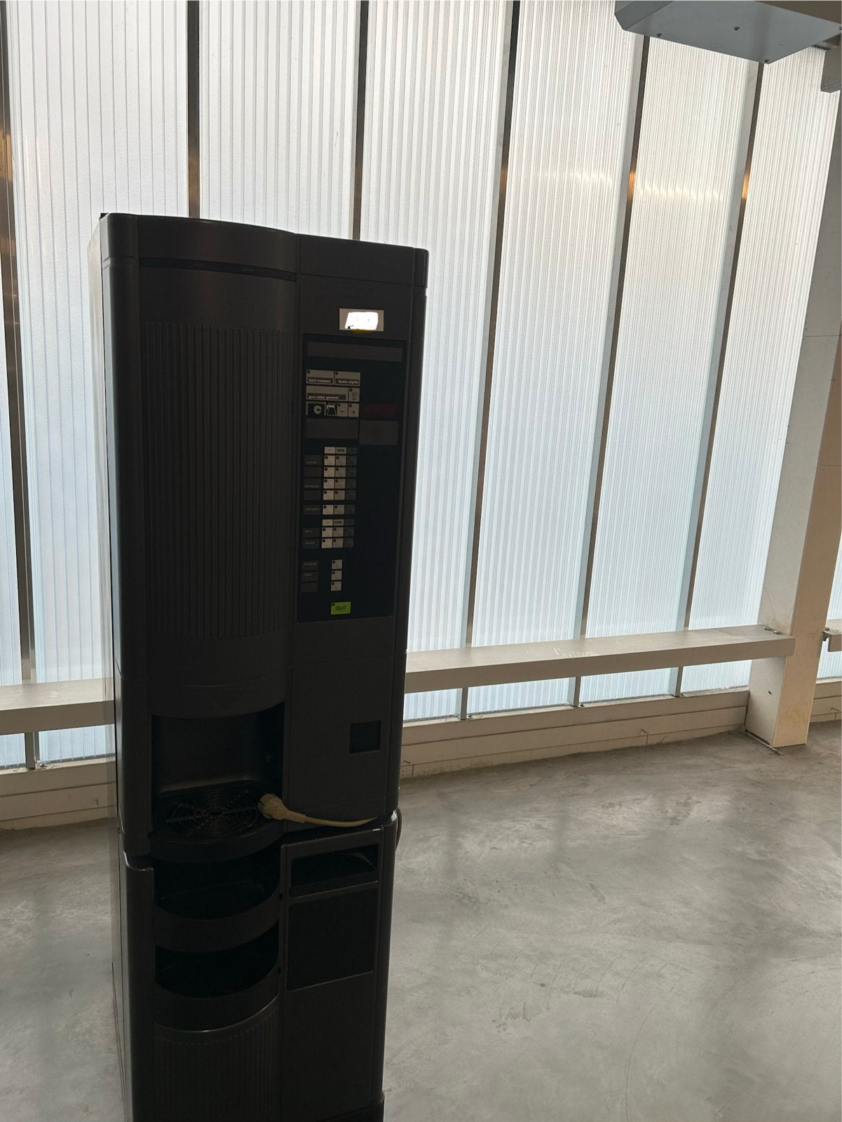 Grote Etna koffiemachine met sleutels en geldbakje, Ophalen, Gebruikt, Overige typen, 10 kopjes of meer