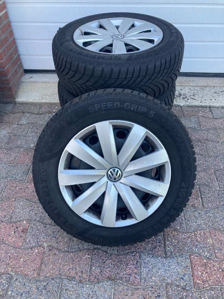 Volkswagen Passat stalen velgen met hele goede winterbanden, Ophalen, 16 inch, Banden en Velgen, Winterbanden