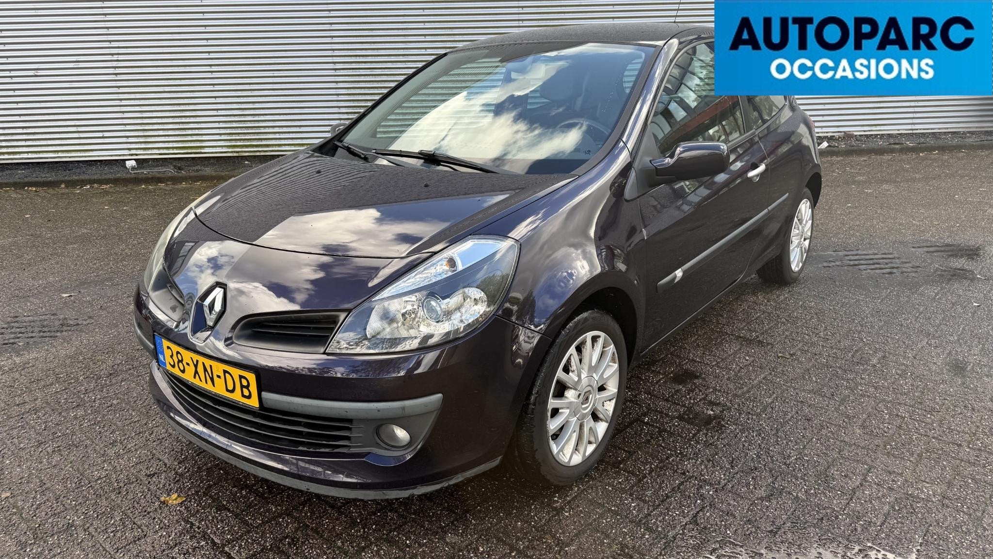 Renault Clio 2.0-16V Dynamique S AUTOMAAT, FLIPPERS, AIRCO D, Dealer onderhouden, Gebruikt, Leder en Stof, Origineel Nederlands