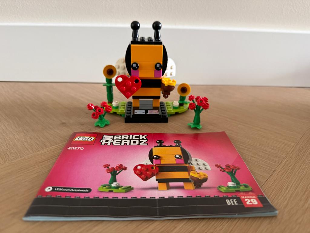 LEGO BrickHeadz 40270 Bij met hartje en bloemen, Kinderen en Baby's, Speelgoed | Bouwstenen, Zo goed als nieuw, Overige merken