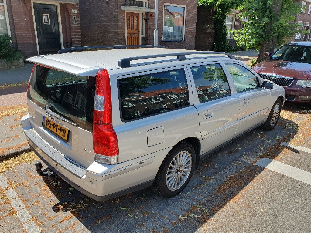 Volvo V70 2.5T-210pk, technisch goed (APK tot '27), Auto's, Volvo, 1800 kg, 2521 cc, Stationwagon, Grijs