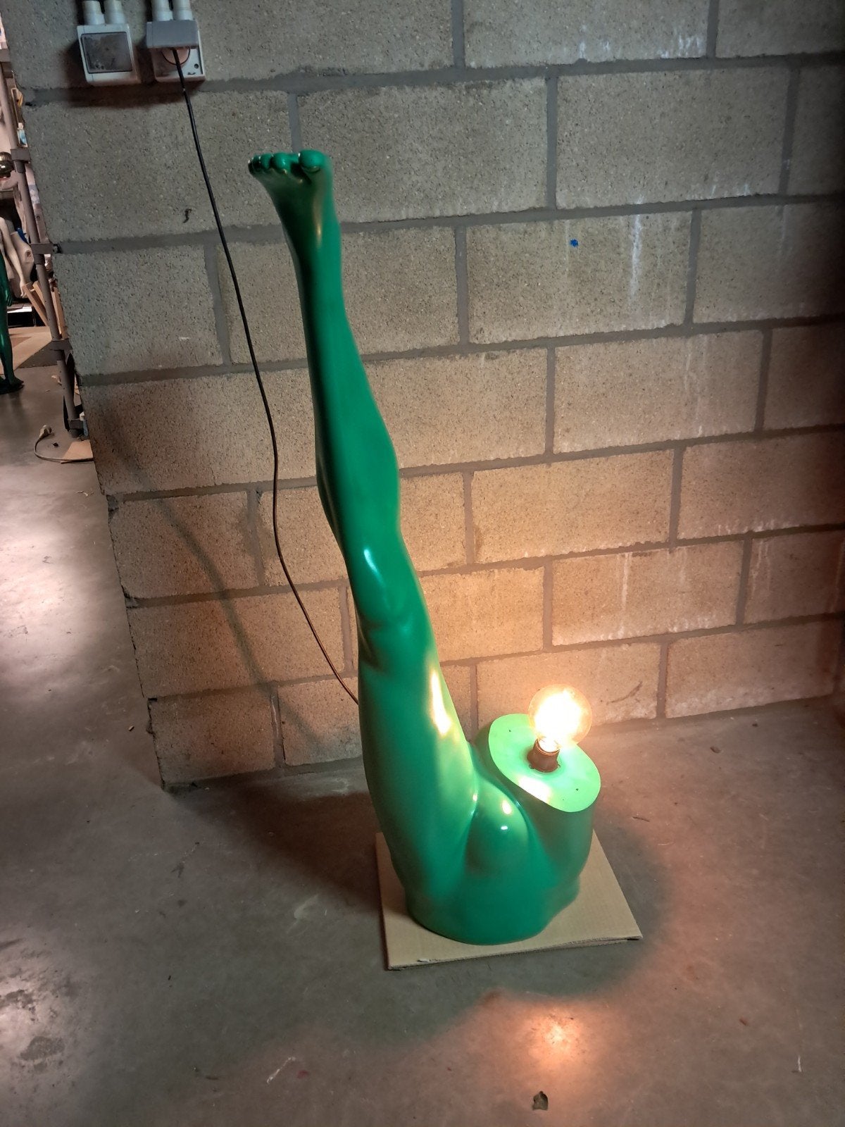 Unieke Groene Beenlamp - Decoratieve Verlichting, Kunststof, Gebruikt, 100 tot 150 cm, Modern, Uniek, Artistiek