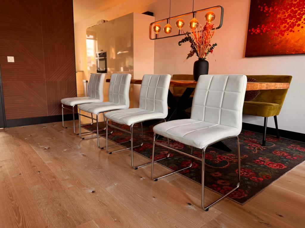 4 witte luxe stoelen, Wit, Leer, Ophalen of Verzenden, Zo goed als nieuw