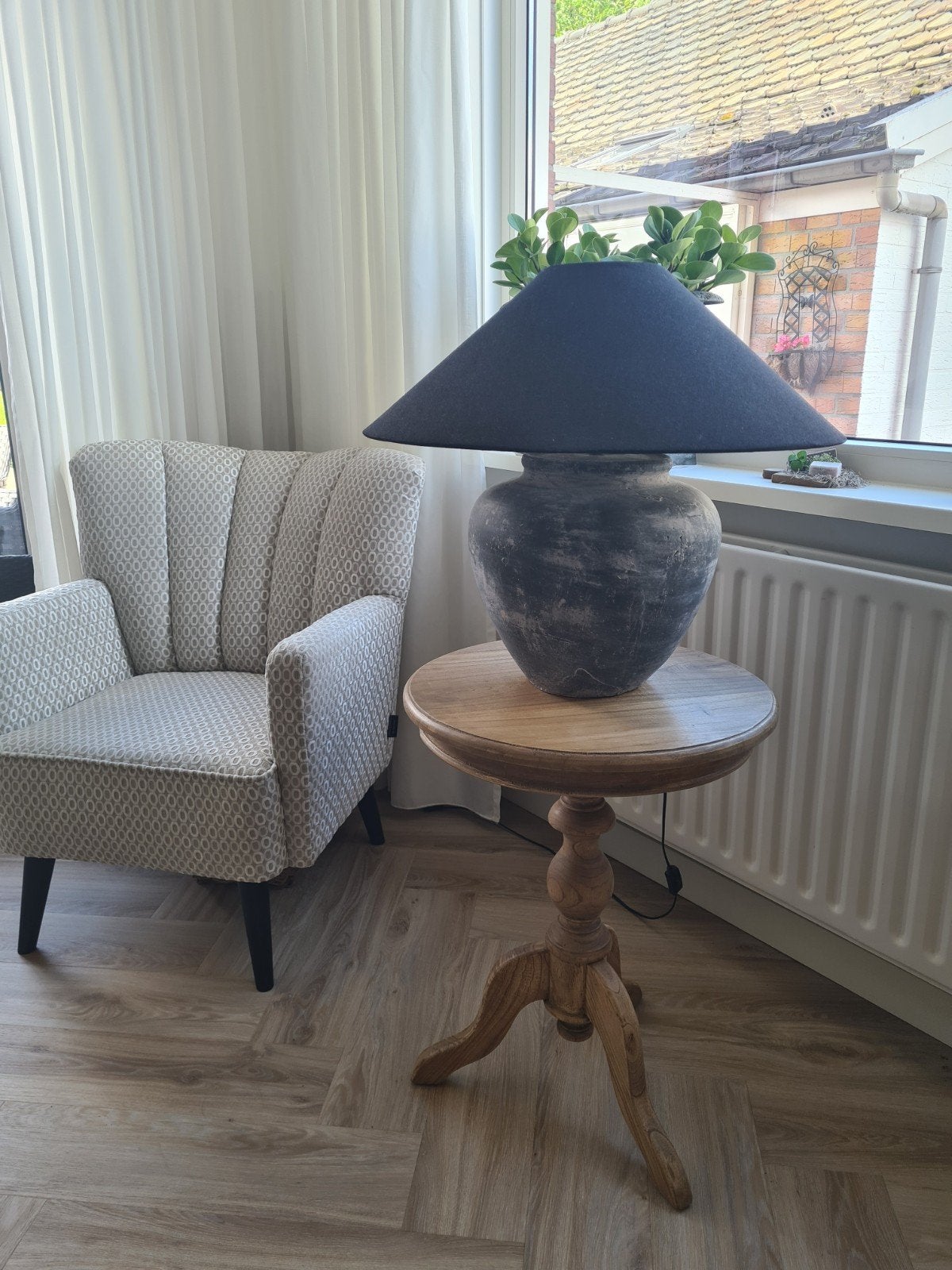 Unieke kruiklamp met Aardewerk Voet en Zwarte Kap, Huis en Inrichting, Lampen | Tafellampen, Ophalen, 50 tot 75 cm, Rustiek, Landelijk, Modern