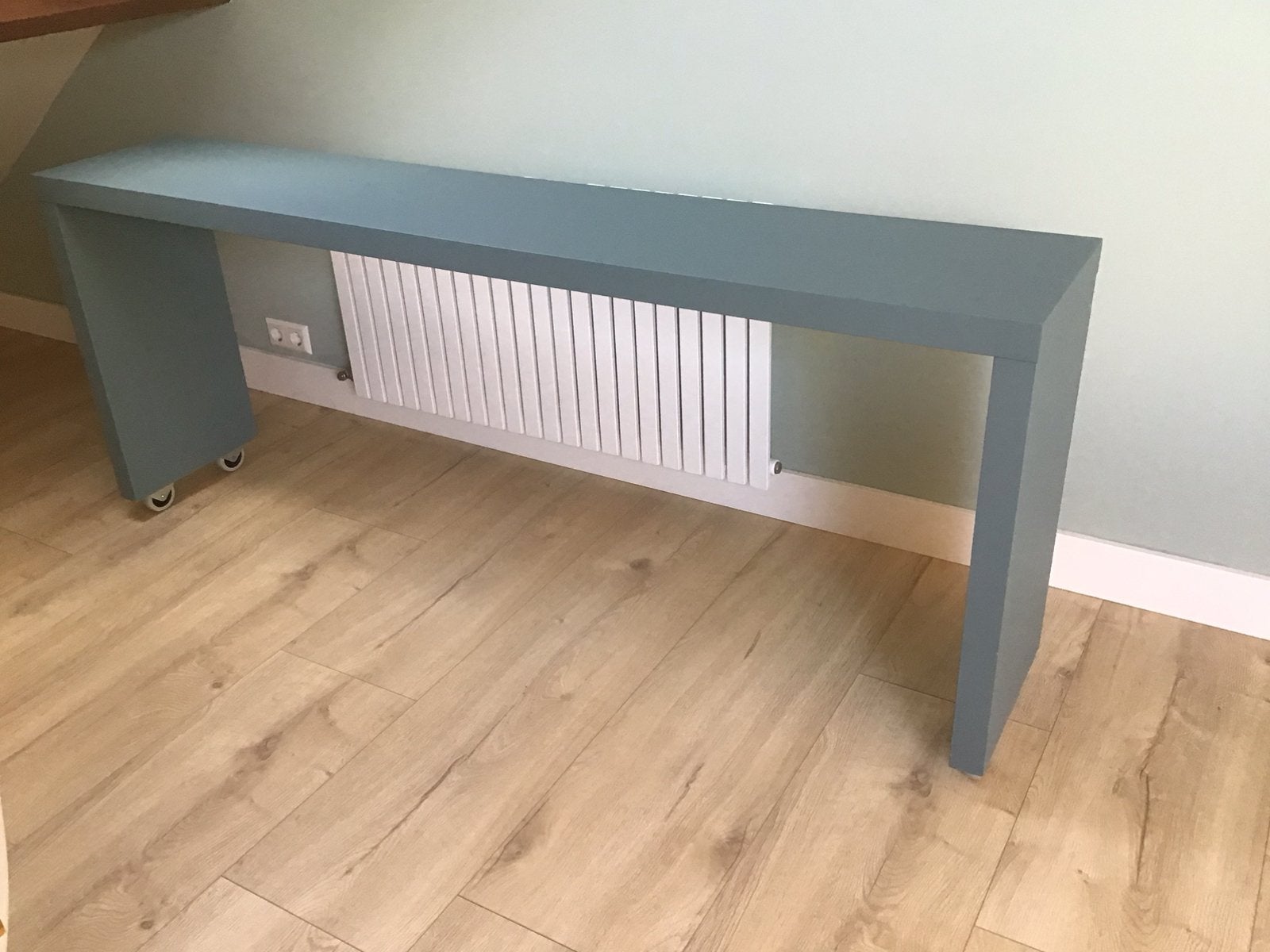 Ikea Malm bedtafel sitetable kleur Petrol, Ophalen, Zo goed als nieuw, 150 tot 200 cm, 25 tot 50 cm