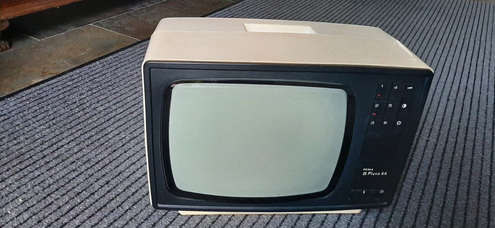 zwart/wit TV Tesla Pluto 66, Ophalen