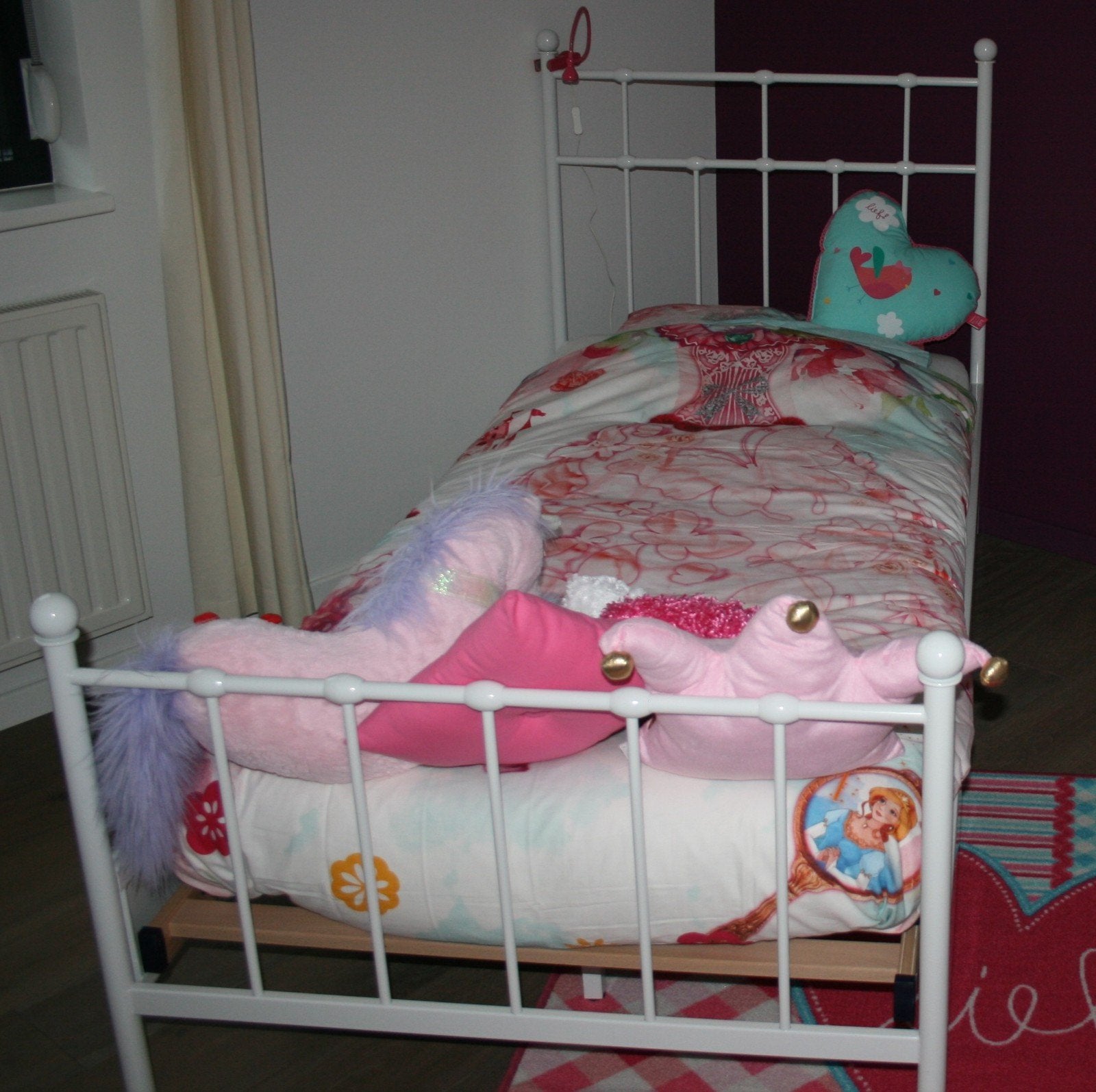 Mooi stalen meisjesbed 90x200cm met lattenbodem, Huis en Inrichting, Ophalen, Gebruikt, 90 cm, Eenpersoons