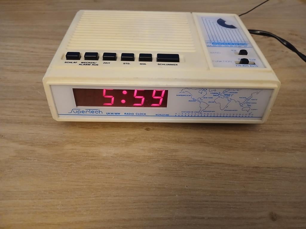 Vintage Supertech UKW/MW Radio Wekker, Audio, Tv en Foto, Ophalen of Verzenden, Gebruikt, Radio