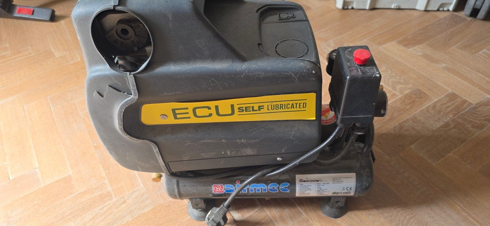 Airmec ECU XSS 228 compressor met barst in kunststof, Ophalen, Gebruikt, 6 tot 10 bar, 200 tot 400 liter/min